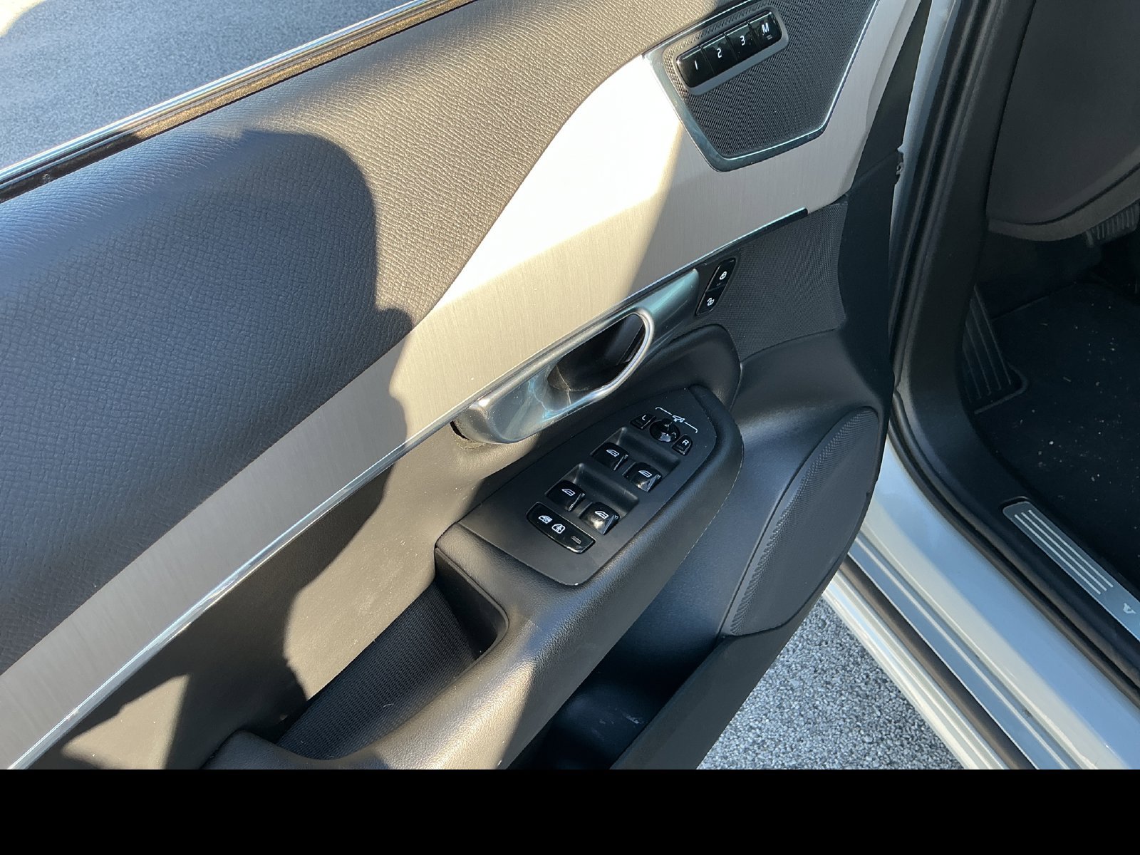 Certified 2025 Volvo XC90 B5 Core AWD/4WD image 11