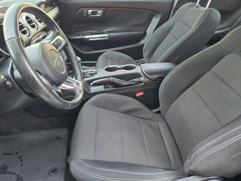 Used 2017 Ford Mustang Coupe RWD image 9