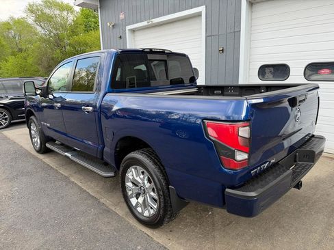 Used 2021 Nissan Titan SL w/ Moonroof Package AWD/4WD image 6