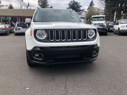 Used 2018 Jeep Renegade Latitude FWD image 5