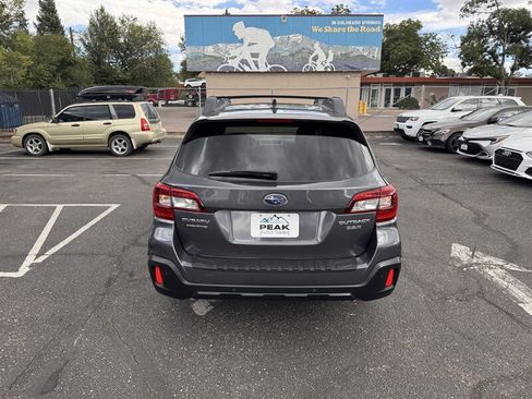 Used 2018 Subaru Outback 3.6R Limited AWD/4WD image 6
