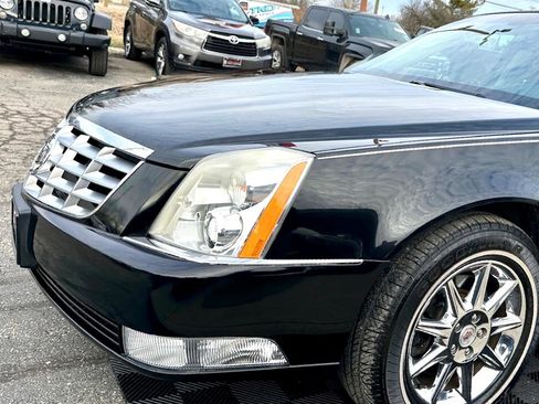 Used 2011 Cadillac DTS Limousine image 12