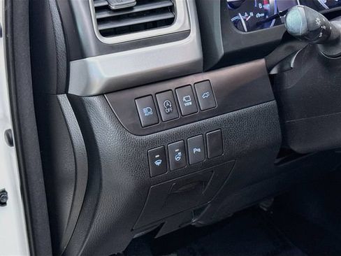 Used 2018 Toyota Highlander Limited Platinum AWD/4WD image 10