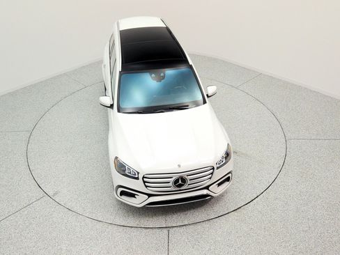 New 2026 Mercedes-Benz GLS 580 4MATIC image 17