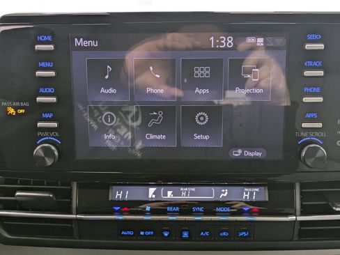 Used 2024 Toyota Sienna LE image 30