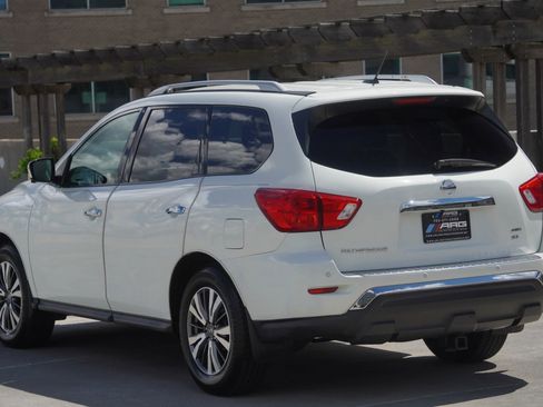 Used 2017 Nissan Pathfinder SL image 4