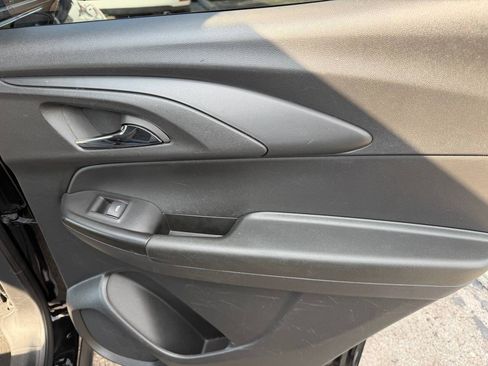 Used 2025 Chevrolet TrailBlazer LS FWD image 16