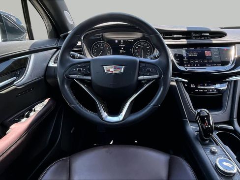 Used 2021 Cadillac XT6 Premium Luxury FWD image 6