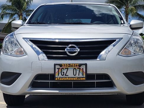 Used 2018 Nissan Versa SV FWD image 7