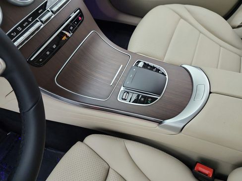 Certified 2022 Mercedes-Benz GLC 300 image 11