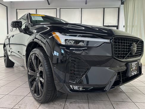 Used 2024 Volvo XC60 B5 Ultimate w/ Protection Package Premier image 2