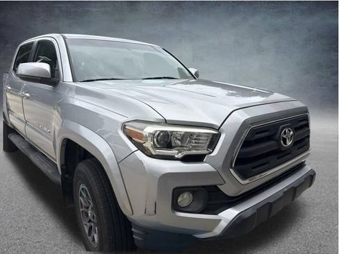 Used 2017 Toyota Tacoma SR5 w/ Tow Package RWD image 6