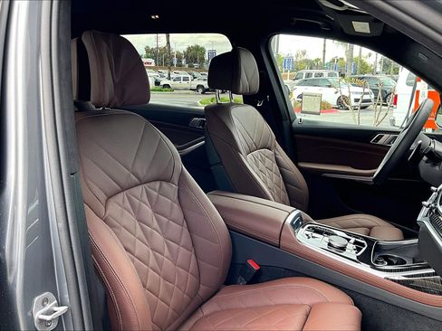 Used 2025 BMW X7 xDrive40i w/ M Sport Package image 7