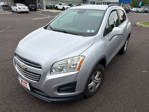 Used 2016 Chevrolet Trax LT w/ LT Convenience Package AWD/4WD image 2