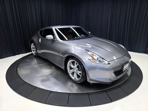 Used 2009 Nissan 370Z Touring w/ Sport Pkg RWD image 8