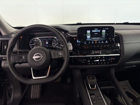 Used 2025 Nissan Pathfinder SL AWD/4WD image 3