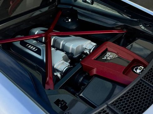 Used 2017 Audi R8 V10 w/ Carbon Exterior Package image 11