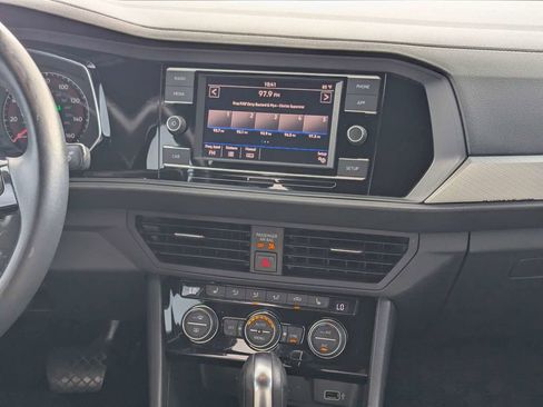 Used 2019 Volkswagen Jetta R-Line FWD image 17