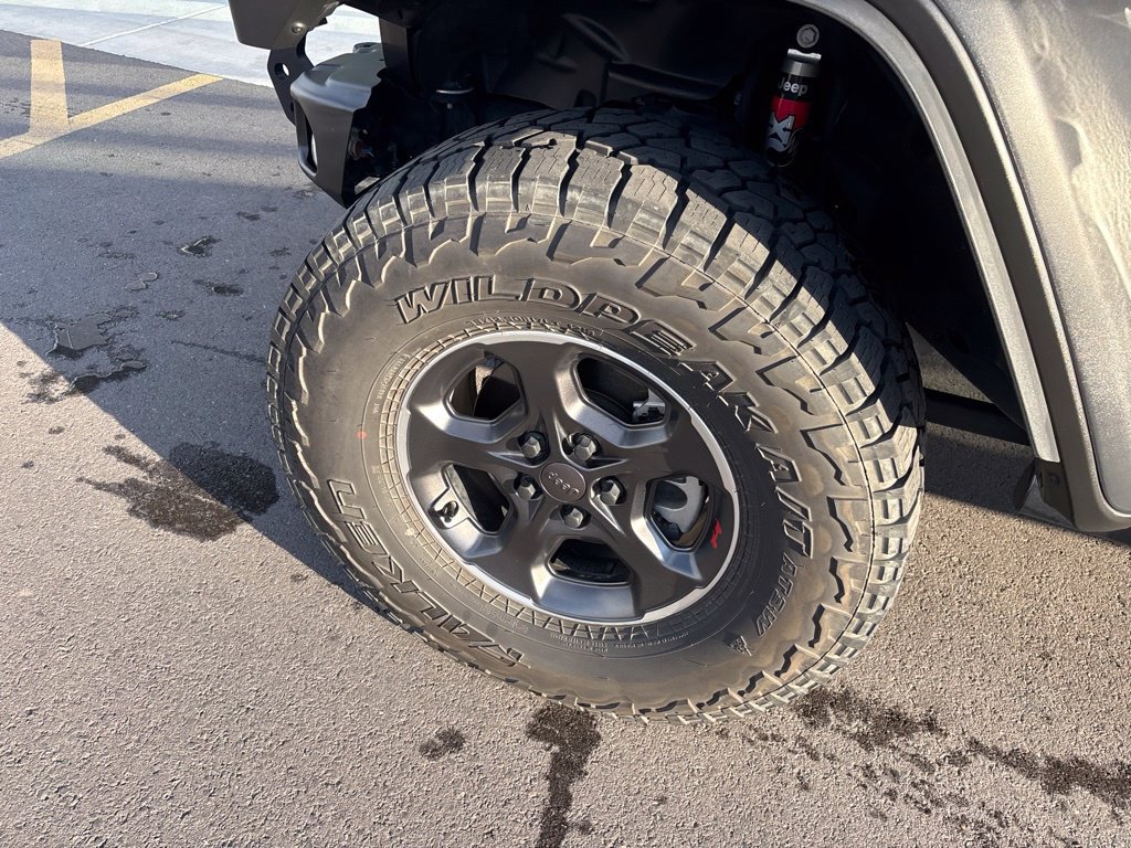 Used 2022 Jeep Gladiator Rubicon w/ Cold Weather Group AWD/4WD image 8
