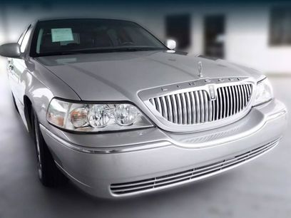 Used 2004 Lincoln Town Car Signature