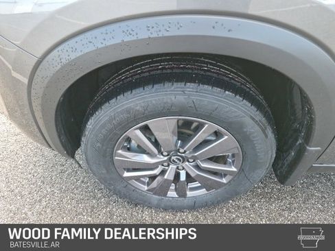 Used 2023 Nissan Pathfinder SV image 11