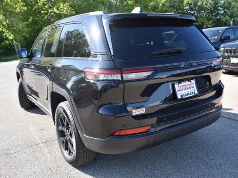 Used 2024 Jeep Grand Cherokee Altitude image 5