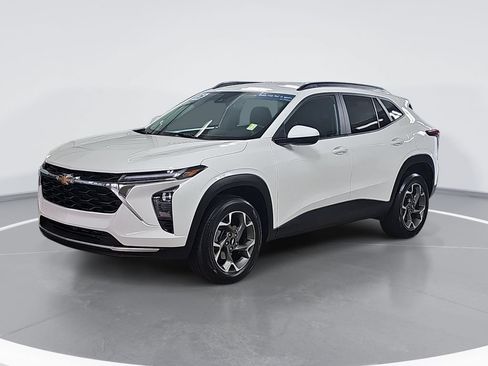 Used 2025 Chevrolet Trax LT w/ Driver Confidence Package FWD image 9