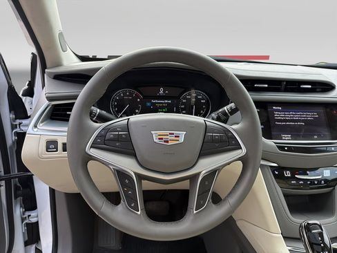 Used 2025 Cadillac XT5 Premium Luxury FWD image 12