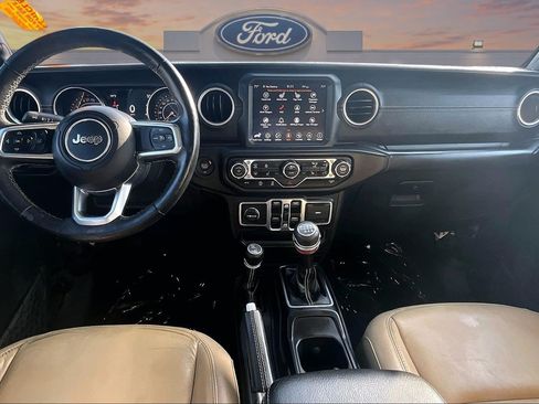 Used 2018 Jeep Wrangler Unlimited Sahara AWD/4WD image 13