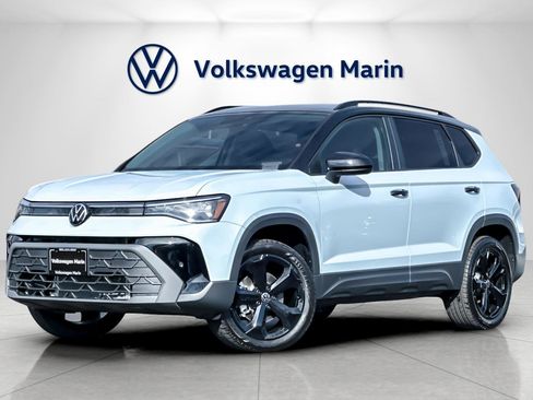 New 2026 Volkswagen Taos SE image 1