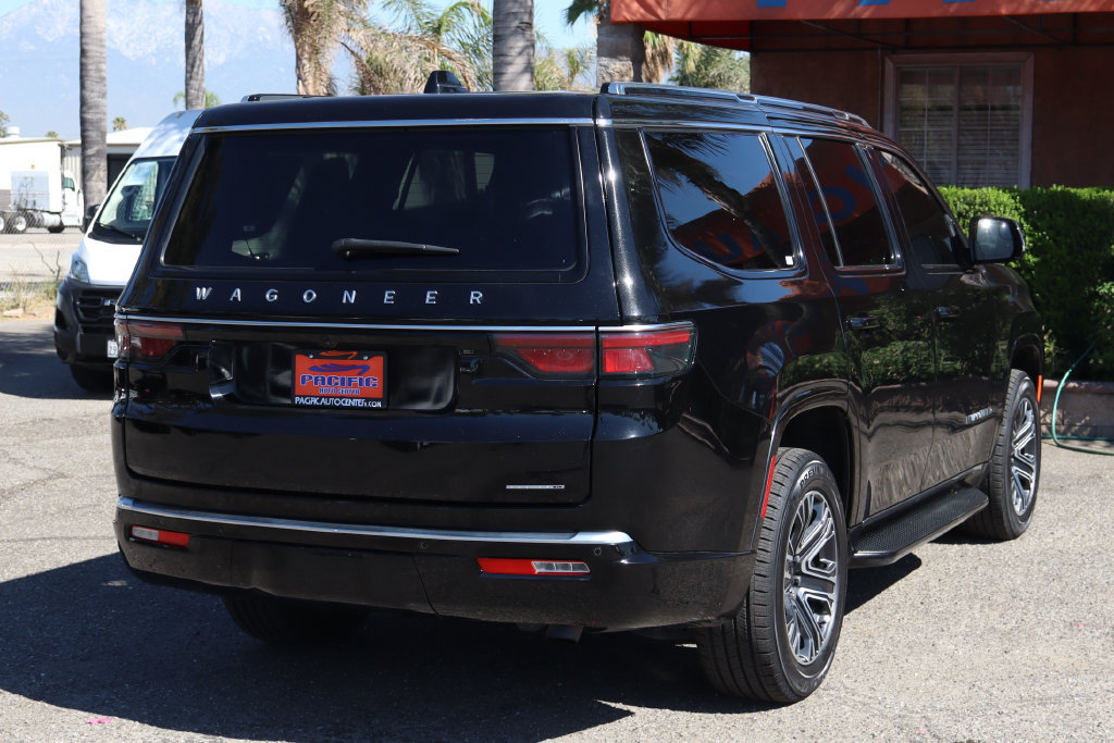 Used 2024 Jeep Wagoneer Series II w/ Flexible Seating Group RWD image 9