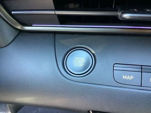 Certified 2025 Hyundai Elantra SEL image 38