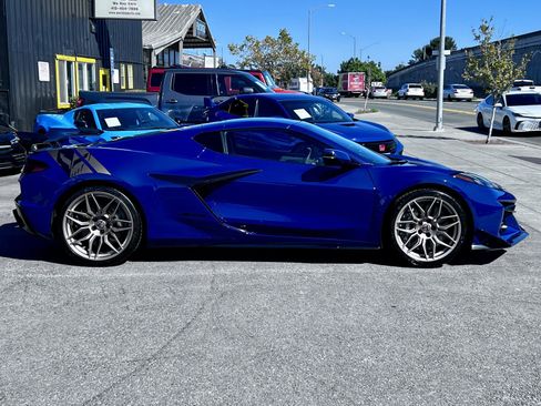 Used 2025 Chevrolet Corvette Z06 w/ Z07 Performance Package RWD image 5