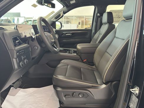 New 2025 Chevrolet Suburban Premier image 5