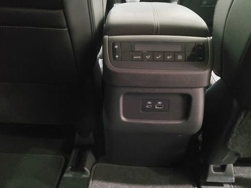 Used 2023 Nissan Pathfinder SL FWD image 21