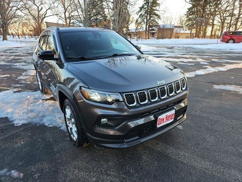Used 2023 Jeep Compass Latitude image 8