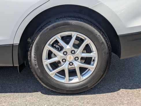 Used 2023 Chevrolet Equinox LS w/ LS Convenience Package FWD image 9