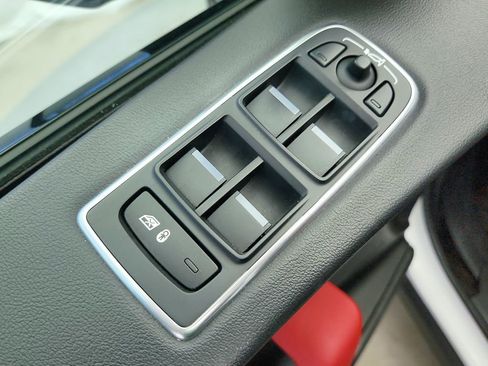 Used 2020 Jaguar F-PACE SVR image 21