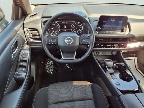 Used 2025 Nissan Rogue SV FWD image 9
