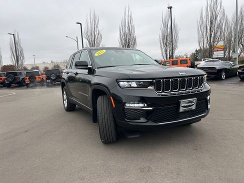 Certified 2022 Jeep Grand Cherokee Limited image 8