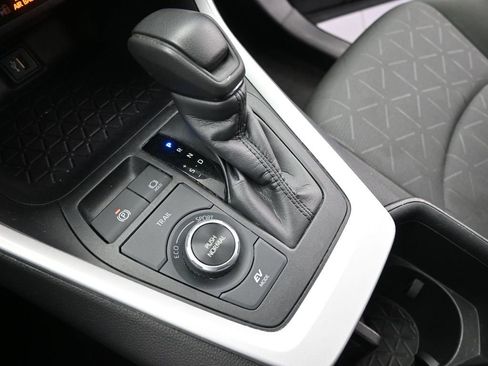 Used 2024 Toyota RAV4 XLE image 33