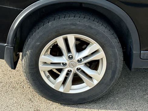Used 2015 Nissan Rogue SV AWD/4WD image 4