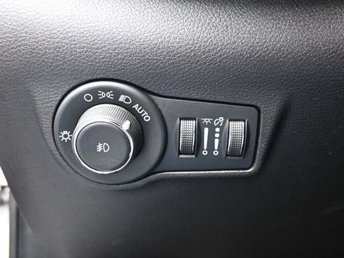 Used 2025 Jeep Compass Trailhawk AWD/4WD image 33