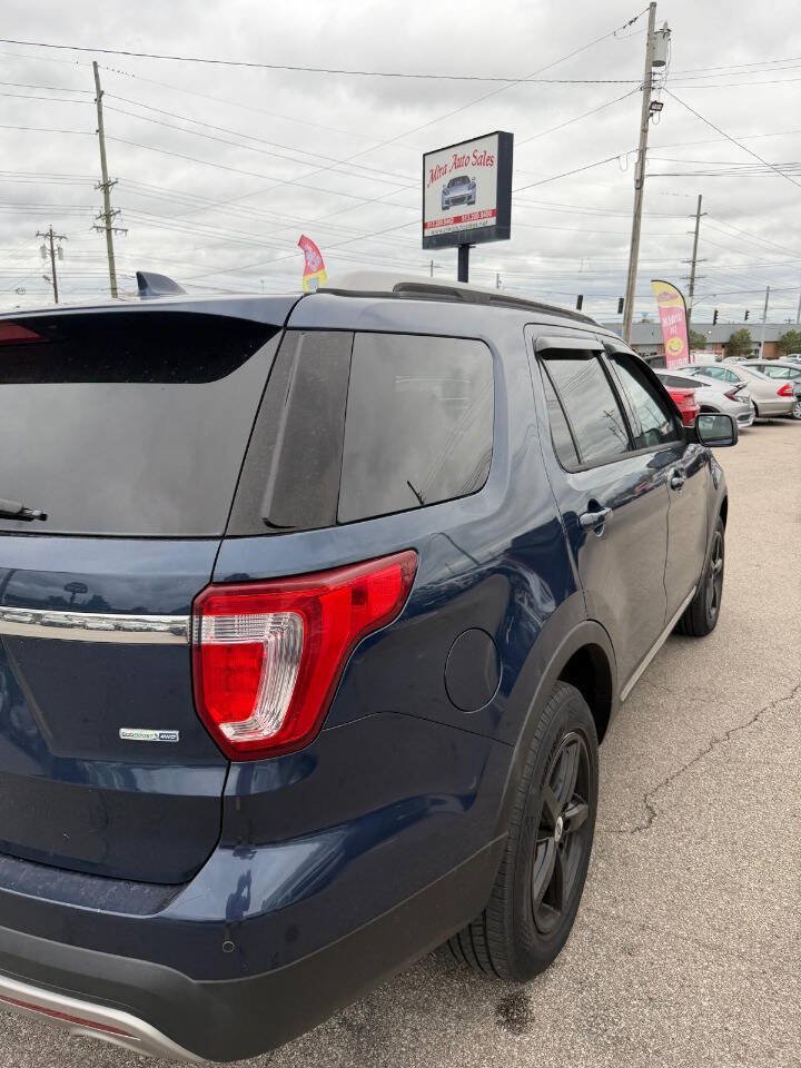 Used 2017 Ford Explorer XLT w/ Equipment Group 202A AWD/4WD image 47