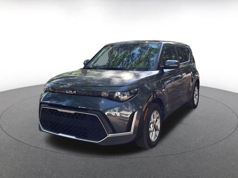 Used 2025 Kia Soul LX w/ LX Technology Package image 3