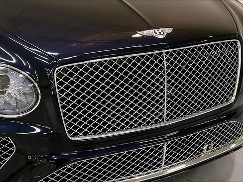 Used 2022 Bentley Bentayga image 32