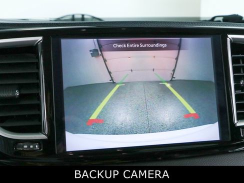Used 2024 Chrysler Pacifica Touring-L FWD image 18