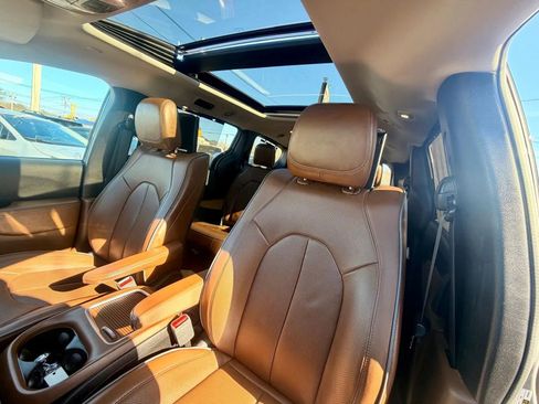 Used 2017 Chrysler Pacifica Limited w/ UConnect Theater Package image 15