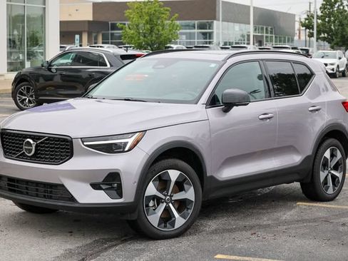 Certified 2026 Volvo XC40 B5 Plus AWD/4WD image 17