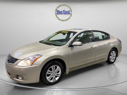 Used 2010 Nissan Altima 2.5 SL w/ SL Pkg FWD image 1